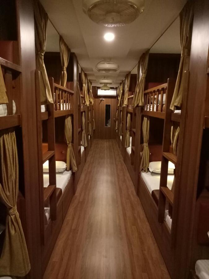 Classic Dormitory Mumbai Exterior photo