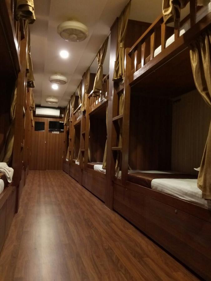 Classic Dormitory Mumbai Exterior photo