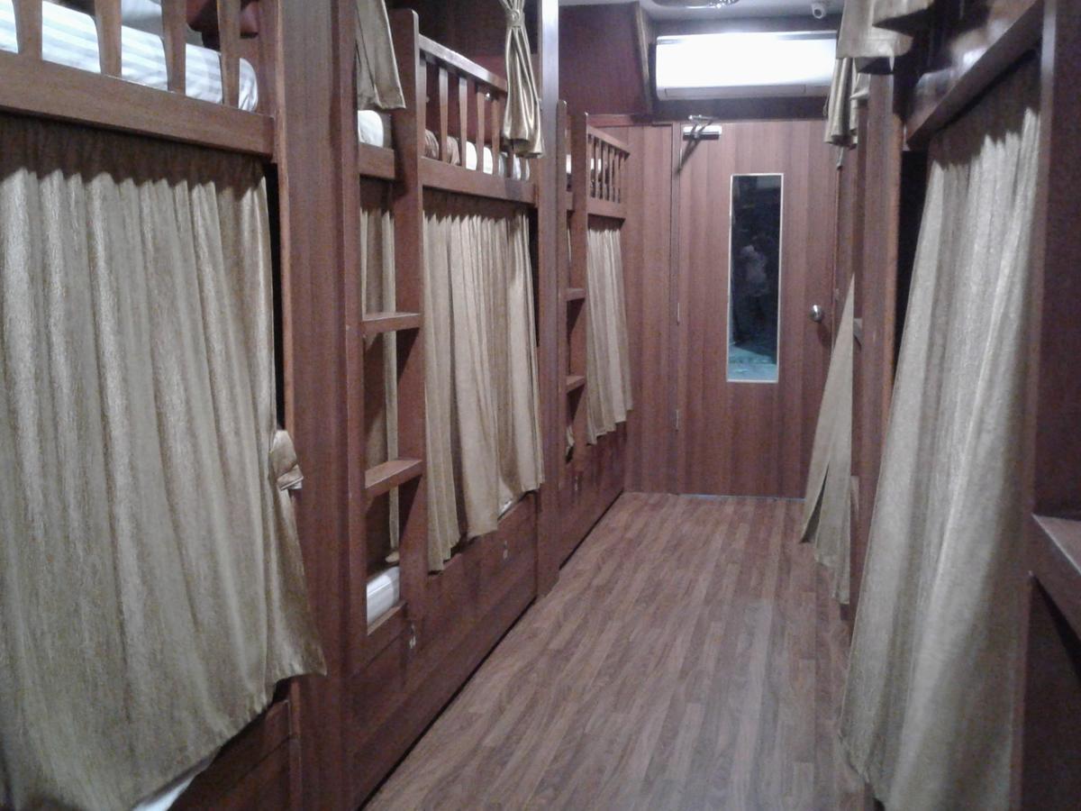 Classic Dormitory Mumbai Exterior photo