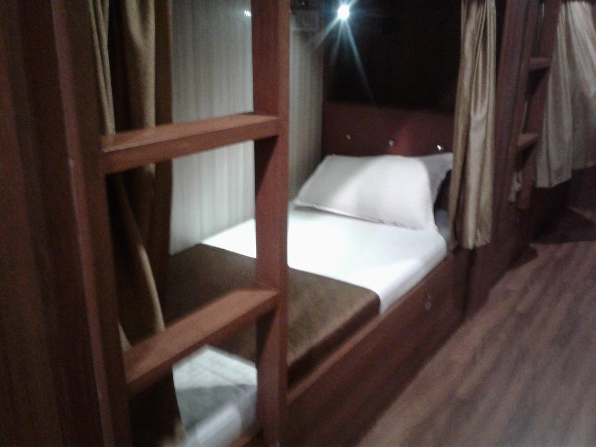 Classic Dormitory Mumbai Exterior photo