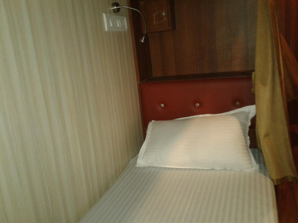 Classic Dormitory Mumbai Exterior photo